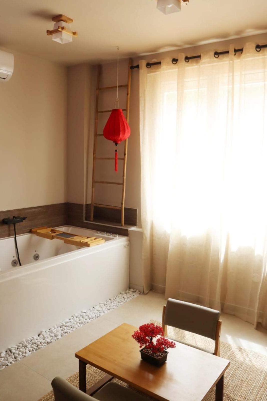 Loveroom Japon Avec Balneotherapie Toulon Exterior photo