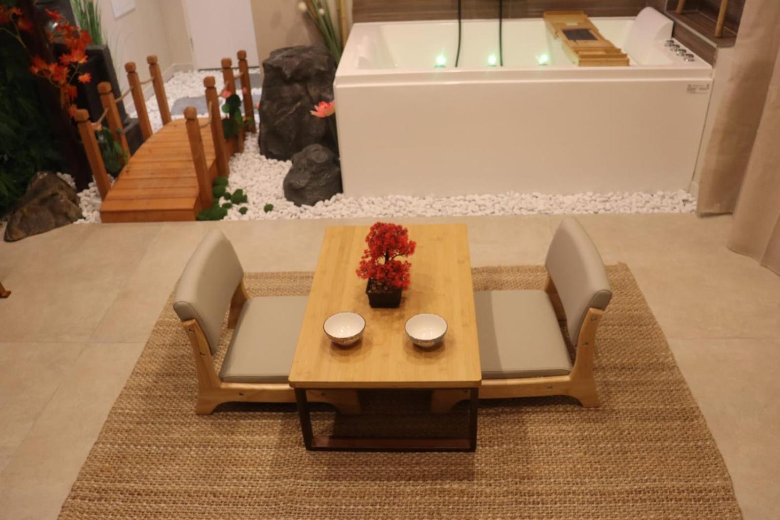 Loveroom Japon Avec Balneotherapie Toulon Exterior photo